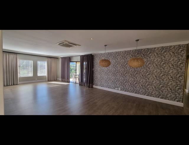 3 BEDROOM APARTMENT FOR SALE IN LA LUCIA